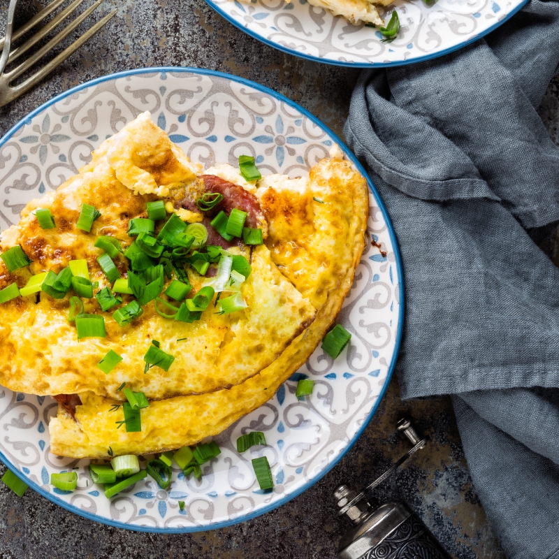 Omelet met paksoi, ui en paprika