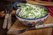 Koolsalade met druiven en cashewnoten