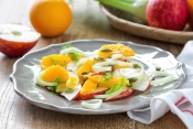 Venkelsalade met fruit en noten