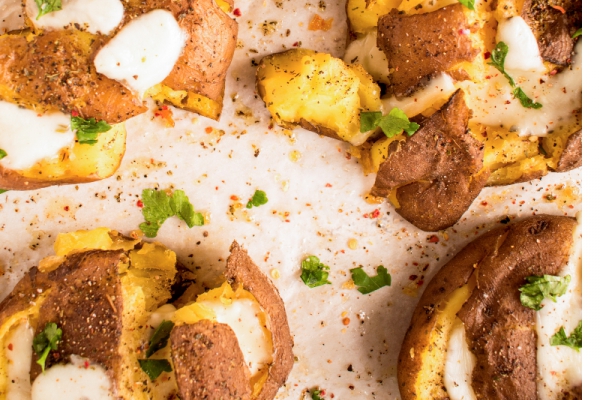 Smashed aardappelen met feta en munt