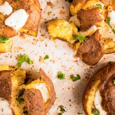 Smashed aardappelen met feta en munt