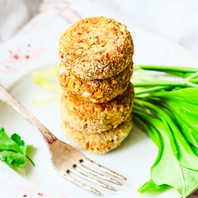 Linzen-kaaskoekjes met tuinkruiden