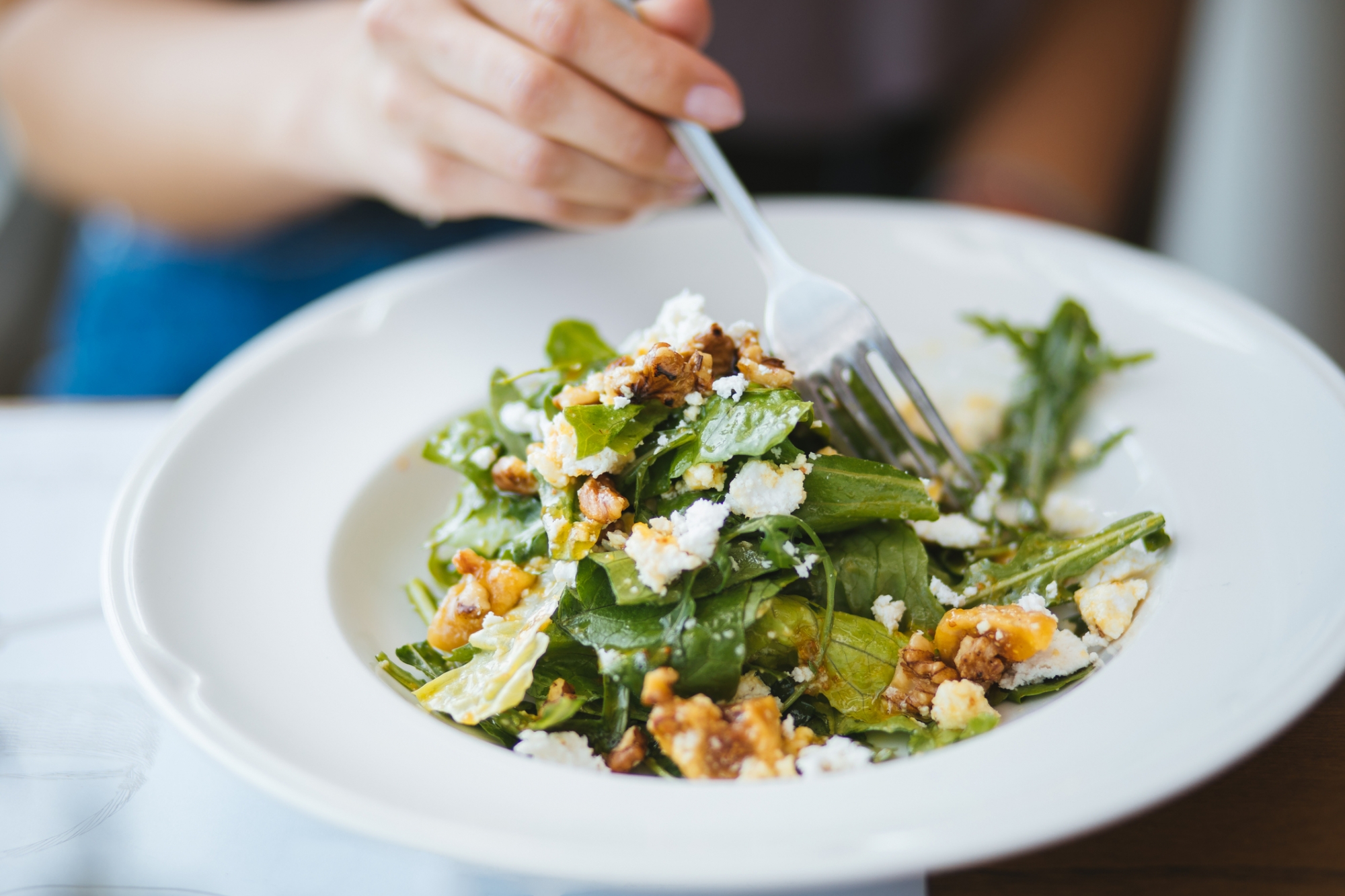 Andijviesalade met fruit en kaas