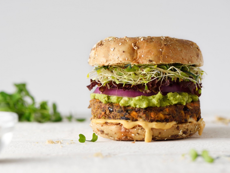 Quinoa burger met guacamole