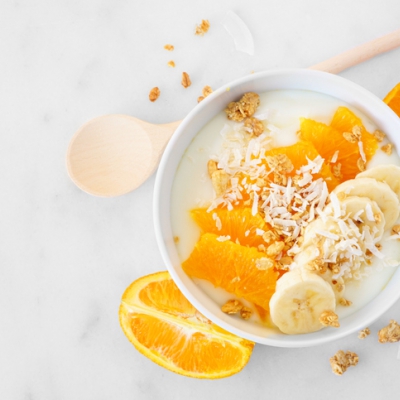 Bananenmousse met sinaasappel en kokos