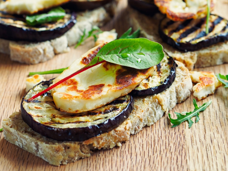 gegrilde aubergine zuurdesem