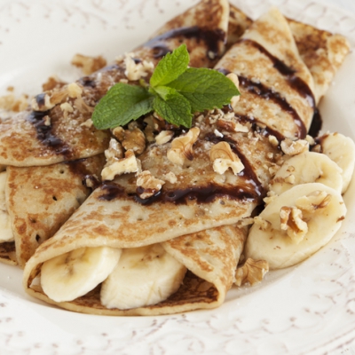 Bananenpannenkoekjes met sinaasappel-chocoladesaus