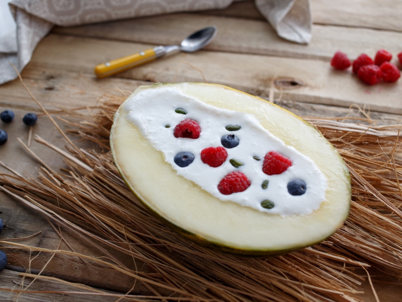 Piel de Sapo meloen met yoghurt en fruit