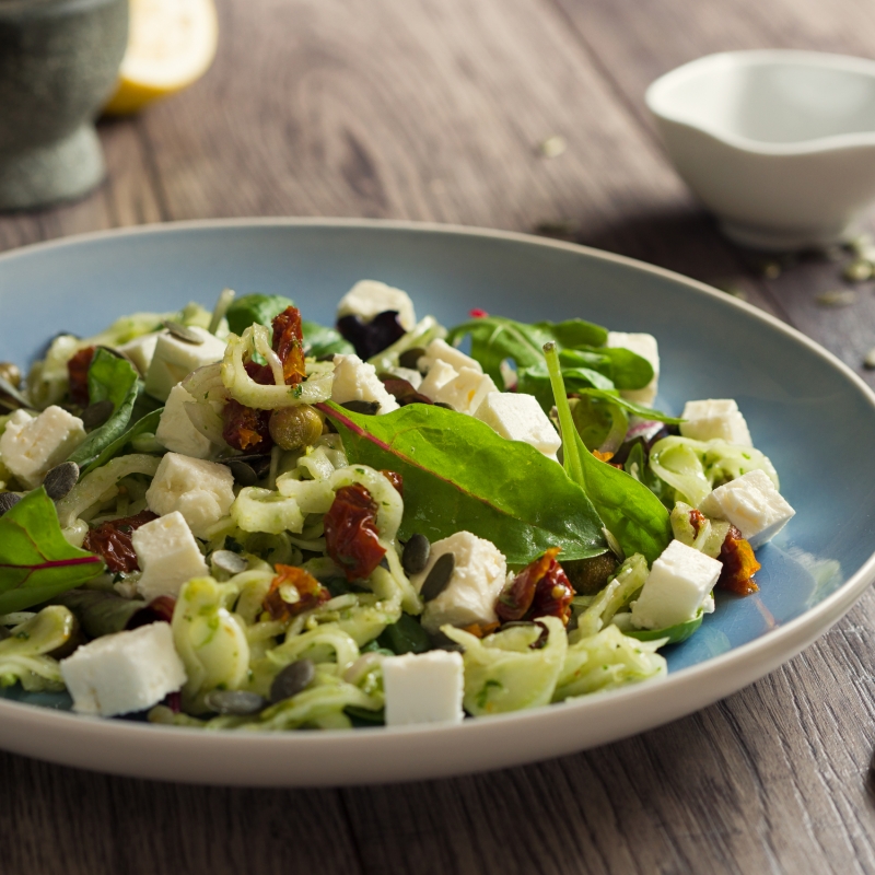 Venkelsalade met ei en olijven