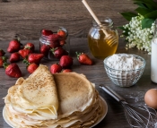 Vlierpannenkoeken met aardbeien