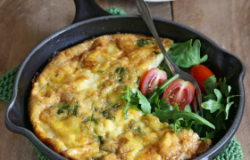 Frittata met voorjaarsgroente en tomaat