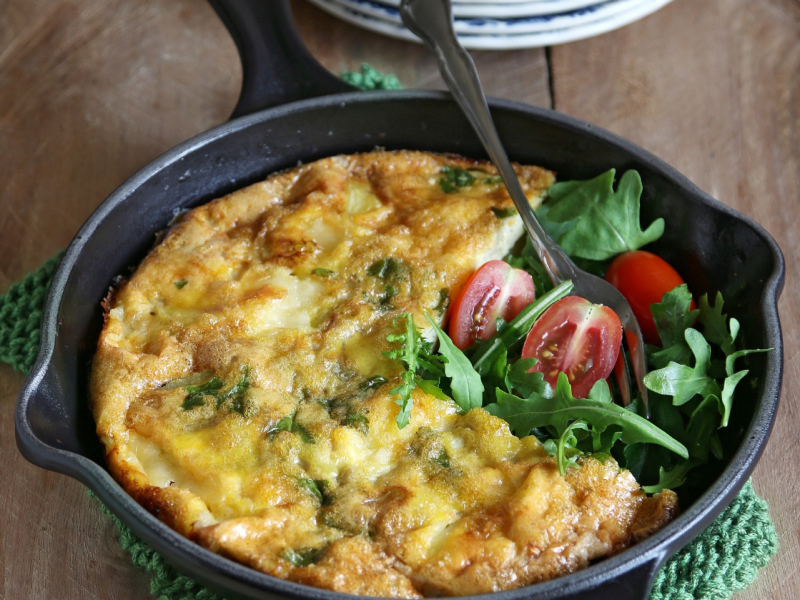 Frittata met voorjaarsgroente en tomaat