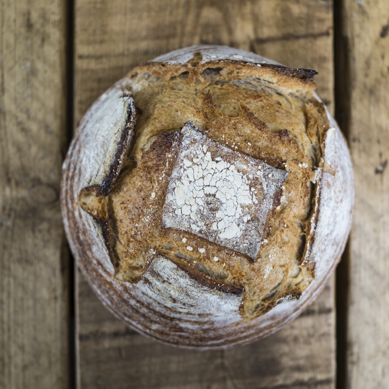 zelf zuurdesem brood bakken