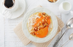 Carrot cake-havermoutpap met kaki fruit