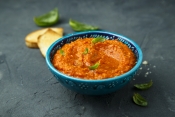 Spread van puntpaprika en noten
